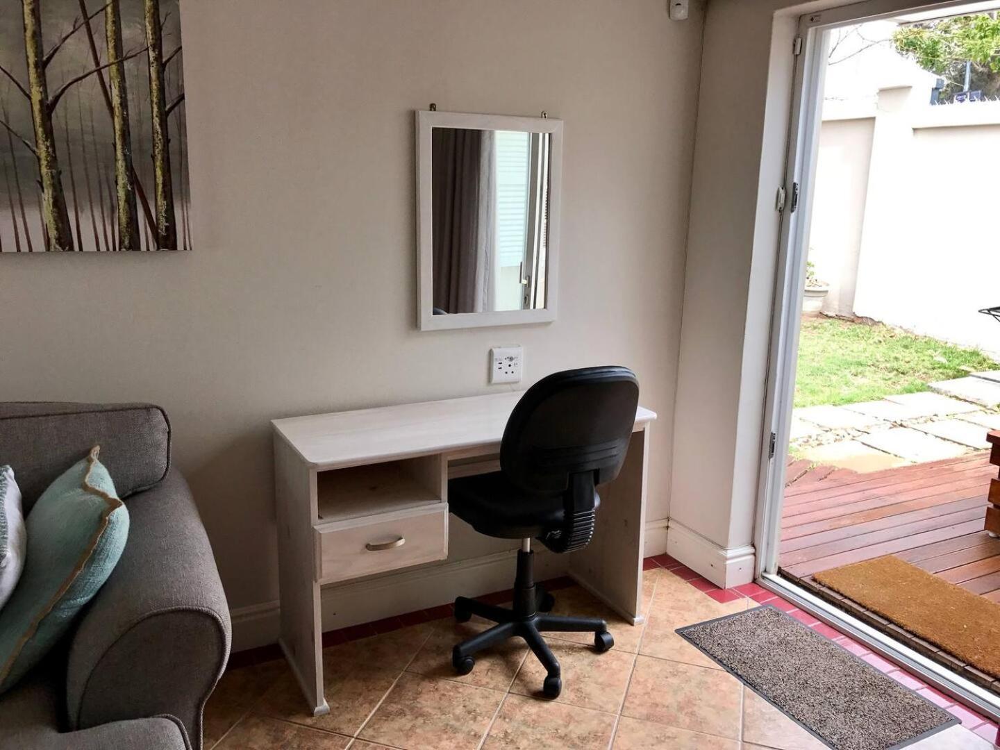 Cosy Private Cottage-Internet & Off Street Parking Порт-Элизабет Экстерьер фото